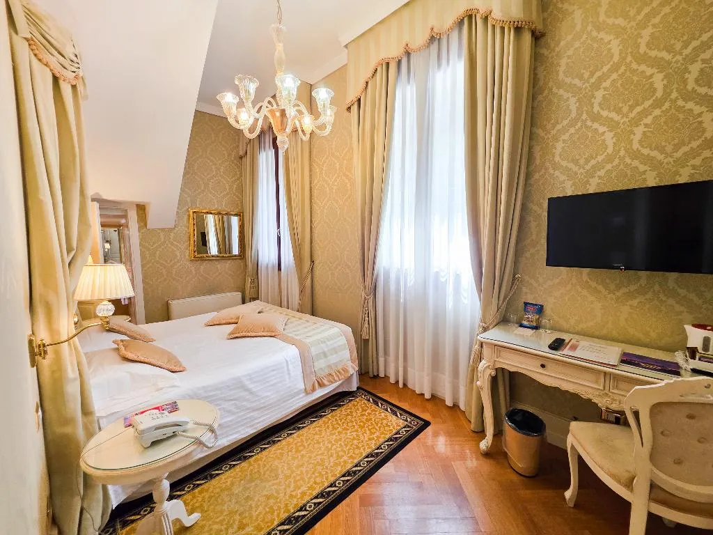 Room, Al Duca Venezia, Venice