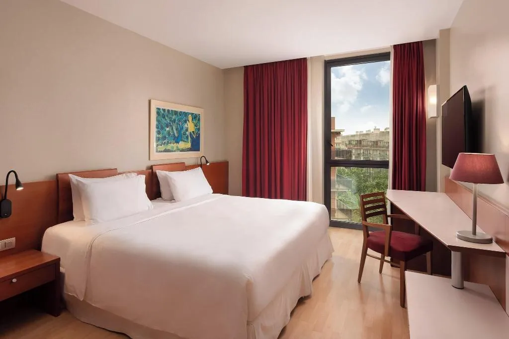 DOUBLE CLASSIC KING BED Room, Four Points by Sheraton Barcelona Diagonal, Barcelona