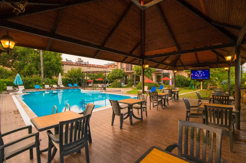 Sports and Entertainment, Golden Moon, Dalaman