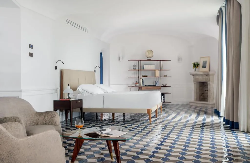 Room, Borgo Santandrea, Naples