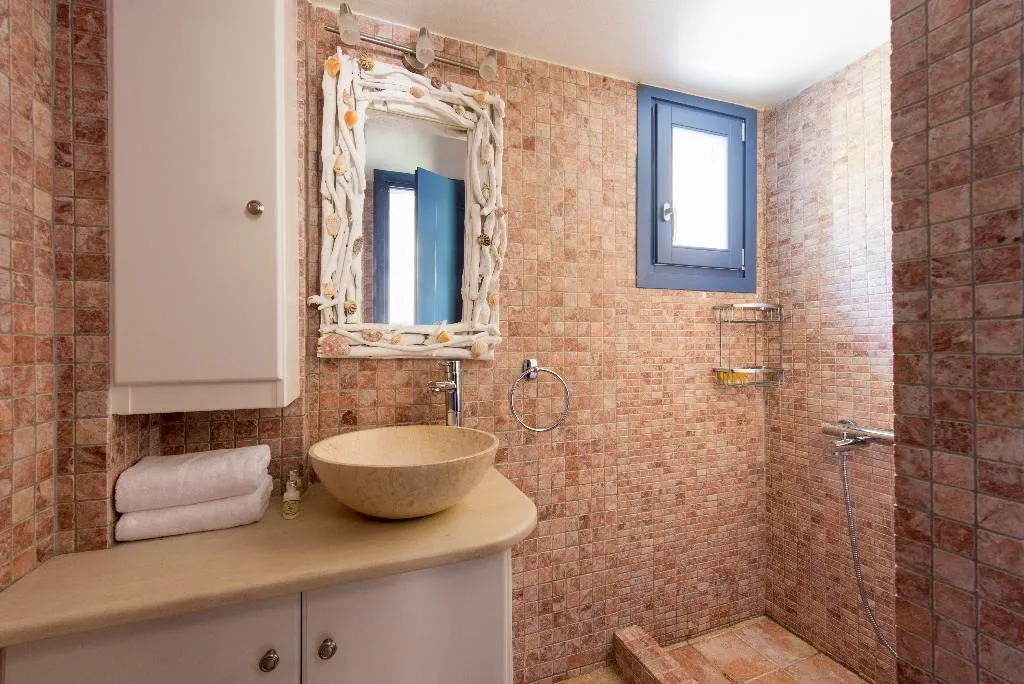 VILLA WITH PRIVATE POOL Room, Earino Suites and Villas, Santorini