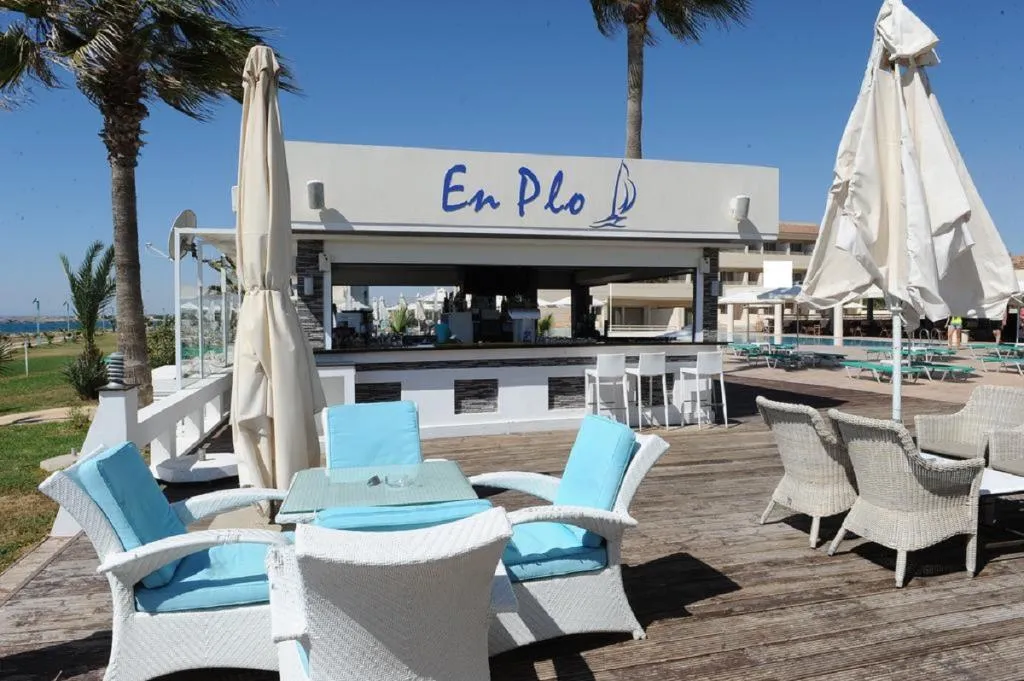 Bar, Piere Anne Beach Hotel, Cyprus