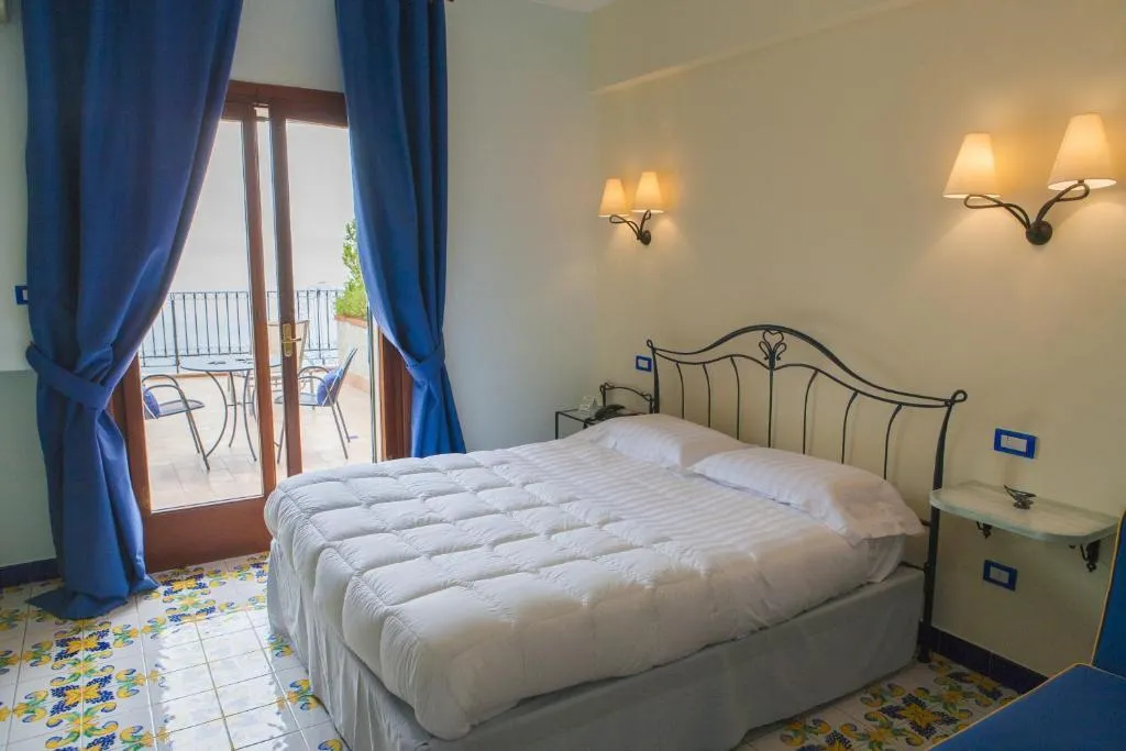 DOUBLE SUPERIOR Room, Hotel Cetus, Naples