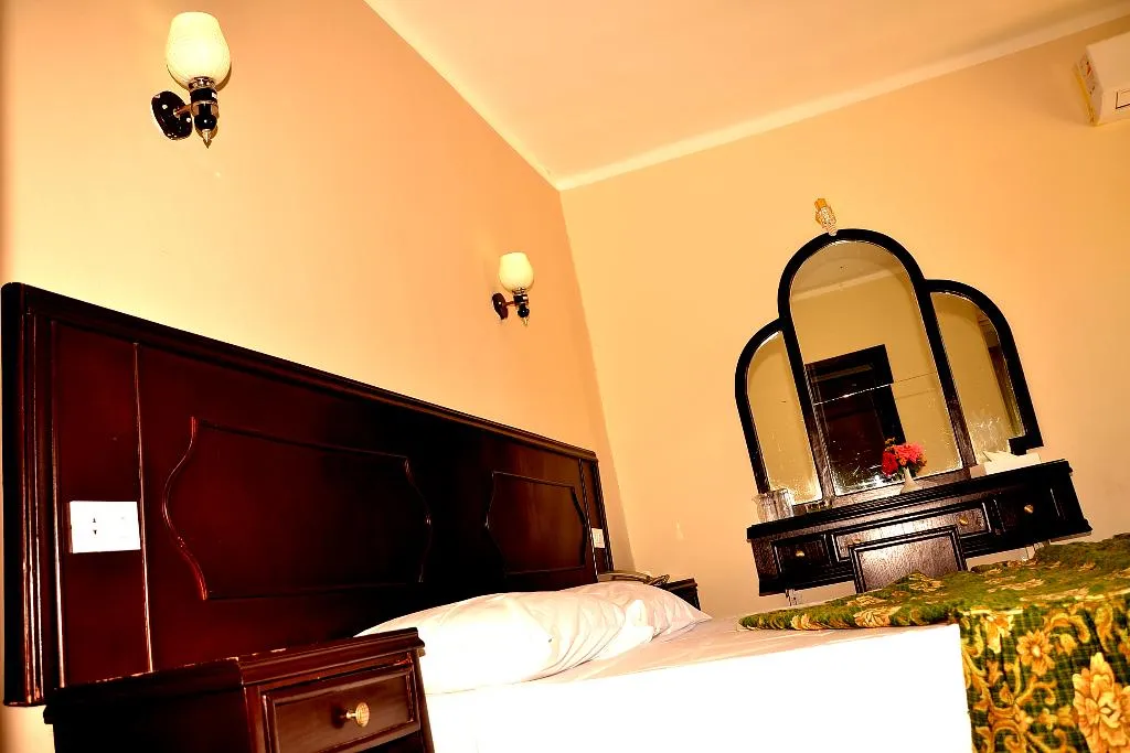 SINGLE POOL VIEW Room, Sand Beach, Red Sea Riviera