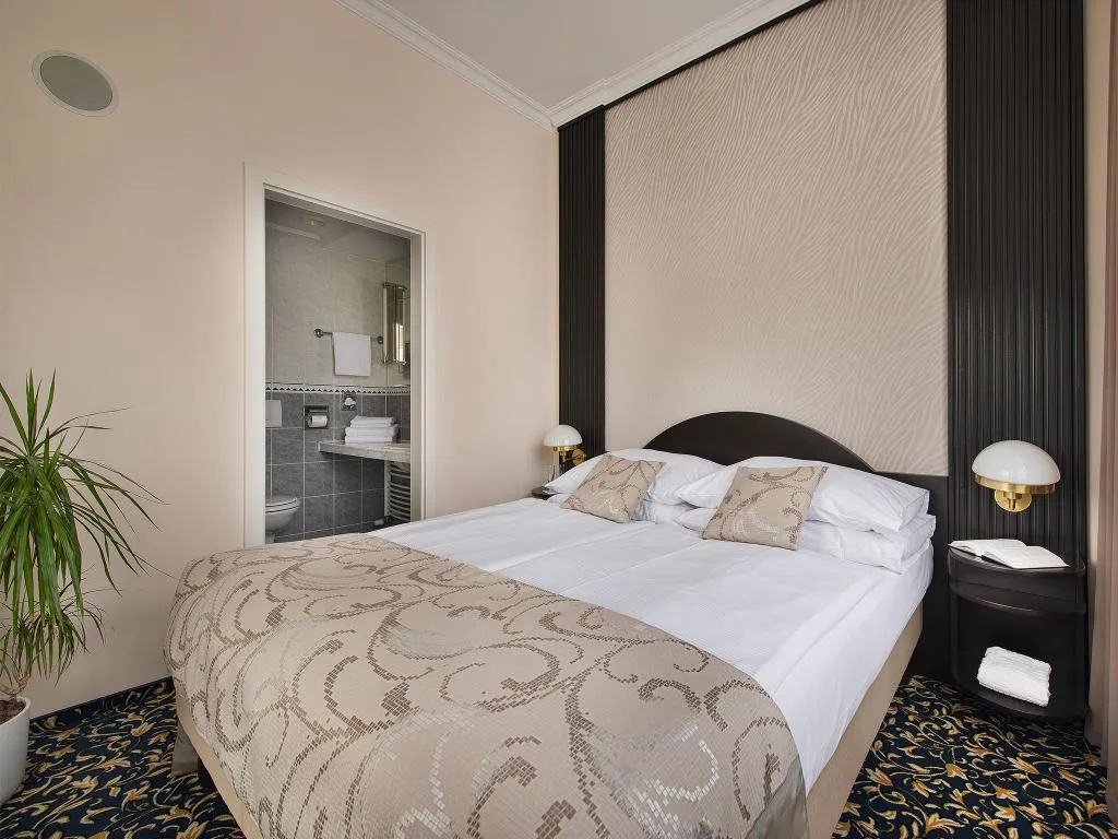 JUNIOR SUITE STANDARD Room, EA Hotel Royal Esprit, Prague