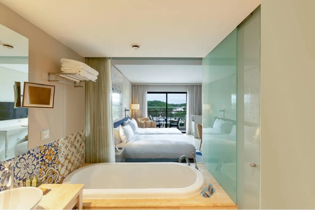 DOUBLE DELUXE Room, Hilton Vilamoura As Cascatas Golf Resort & Spa, Algarve