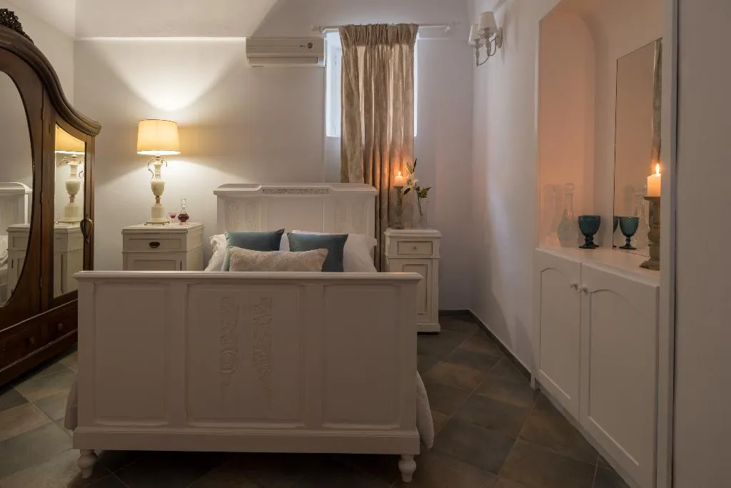 APARTMENT WITH JACUZZI Room, For All Seasons Mansion, Santorini