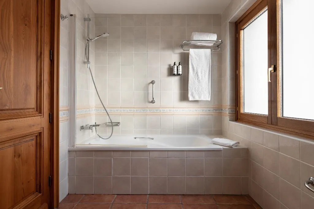 TRIPLE STANDARD Room, Dorma Alfonso VIII, Madrid