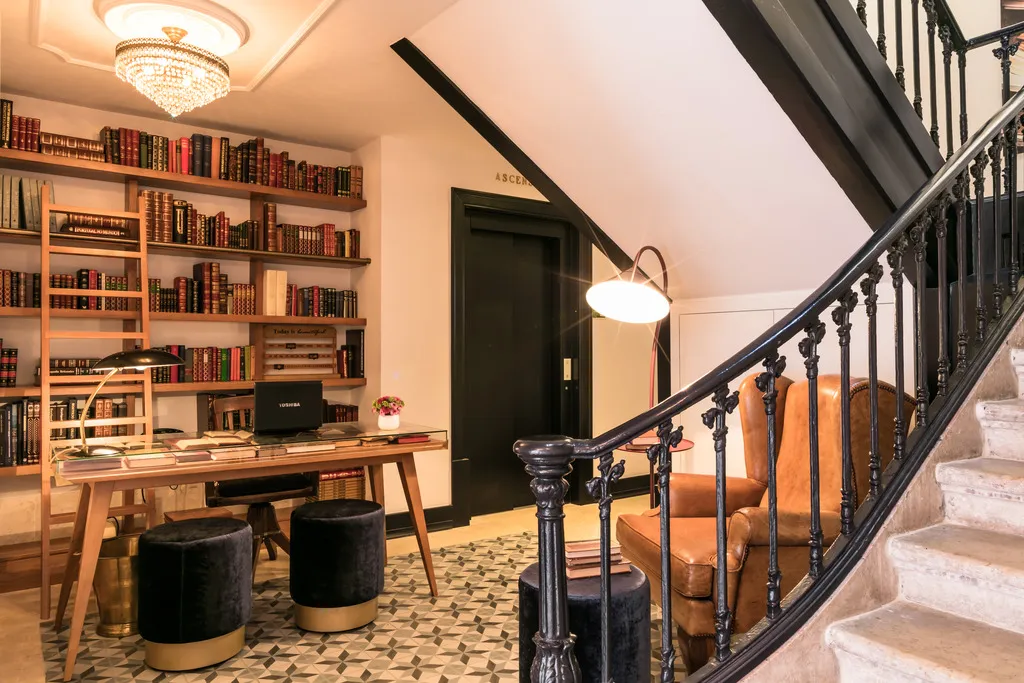Lobby, Almaria - Ex LIibris, Lisbon