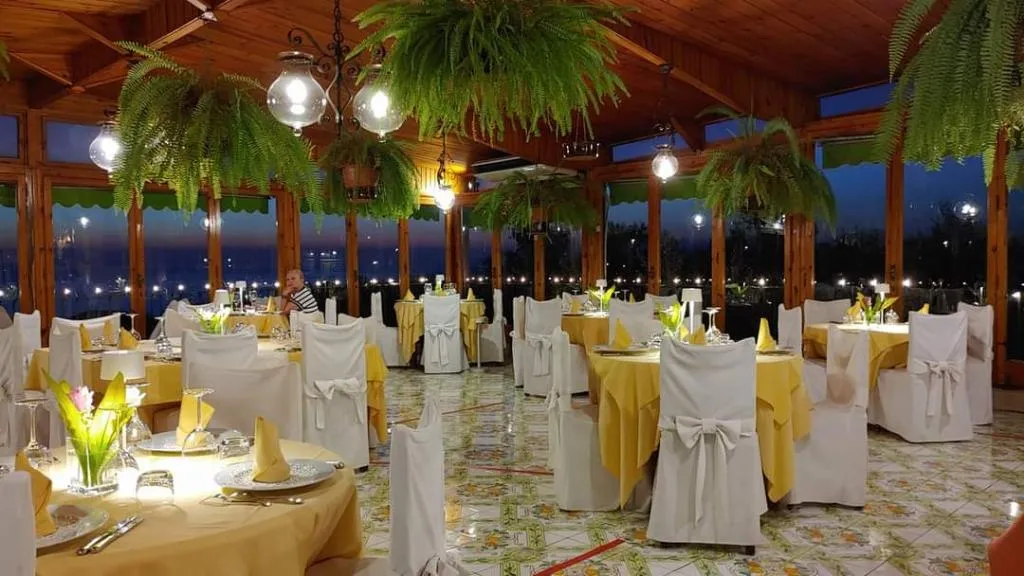 Restaurant, Villa Pina Antico Francischiello, Naples