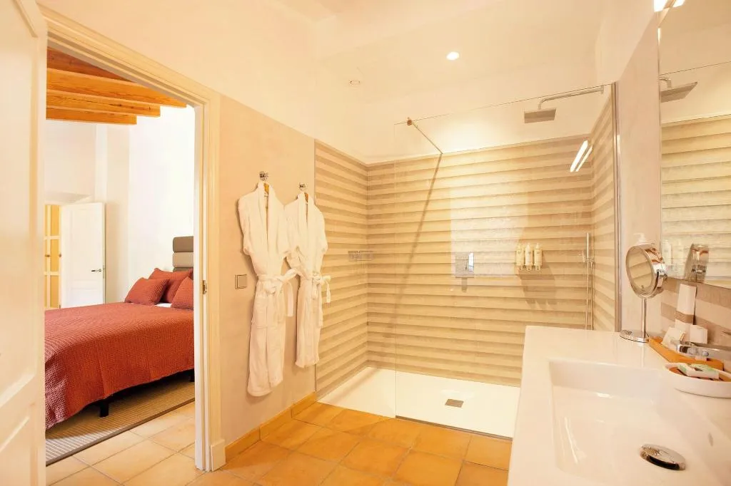 Room, D'Es Puig, Majorca
