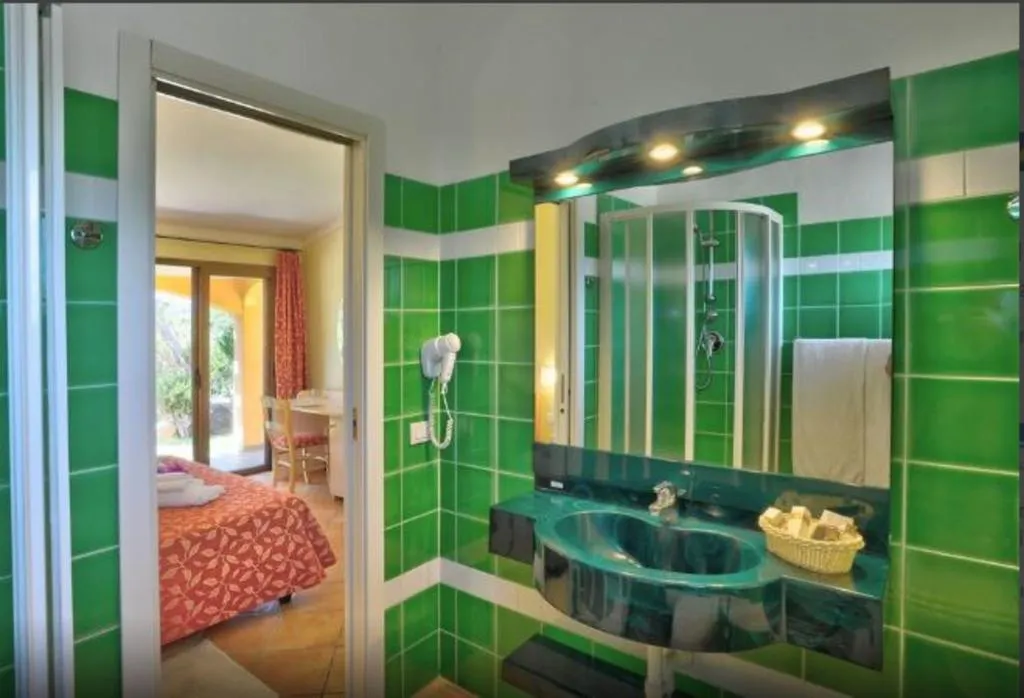 Room, Nibaru, Olbia