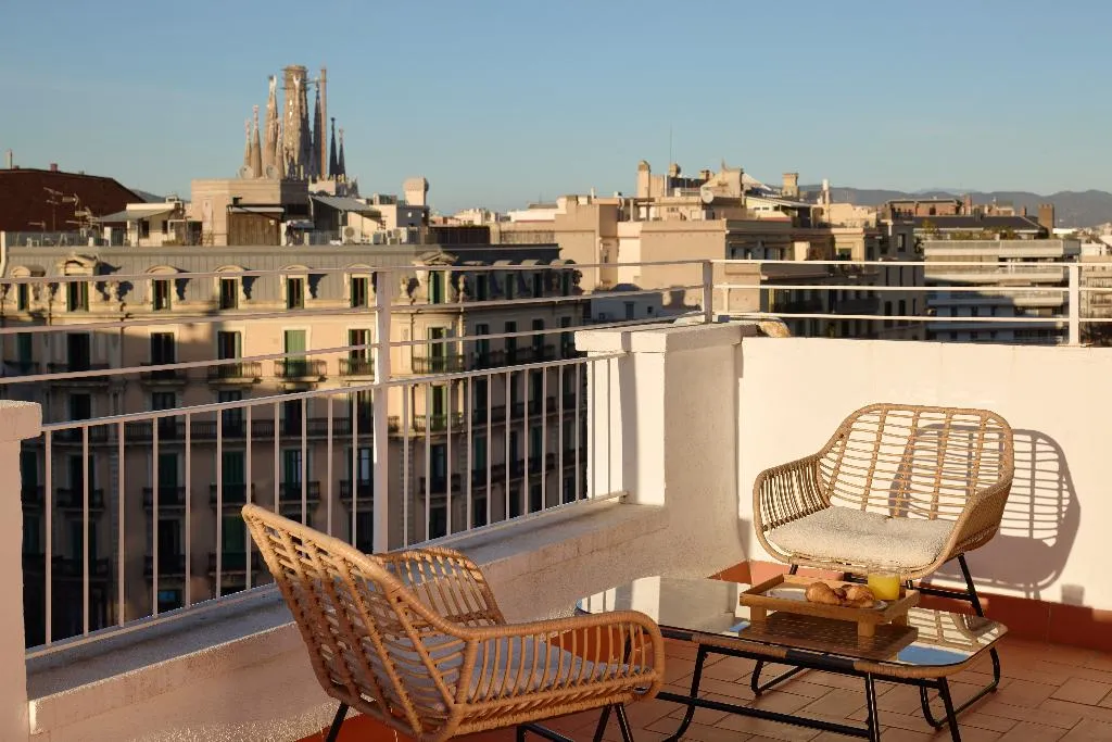APARTMENT TWO BEDROOMS WITH TERRACE Room, Factory Apartments Barcelona, Barcelona