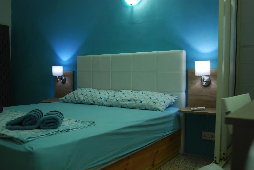 DOUBLE WITH SHARED BATHROOM Room, Tarona Guesthouse, Malta