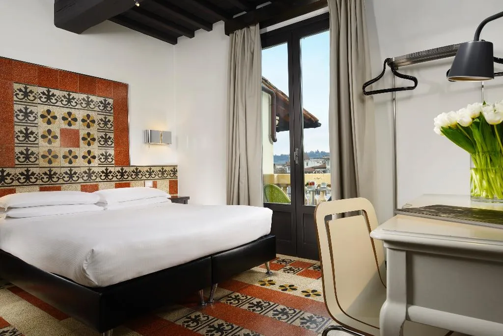 Room, Universo, Florence