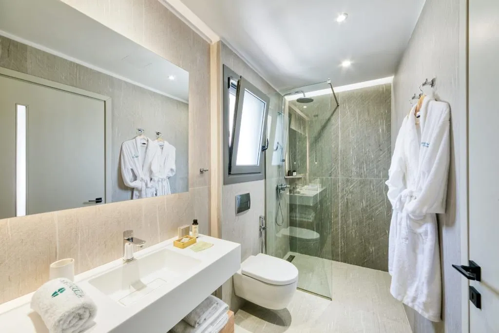 SUITE SUPERIOR WITH PRIVATE POOL Room, Hidden Cove Corfu, Corfu