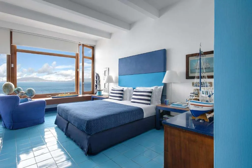 Room, Maison La Minervetta, Naples