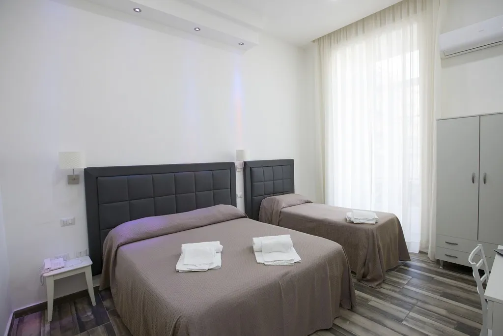 TRIPLE STANDARD Room, Napoli Garibaldi Square, Naples