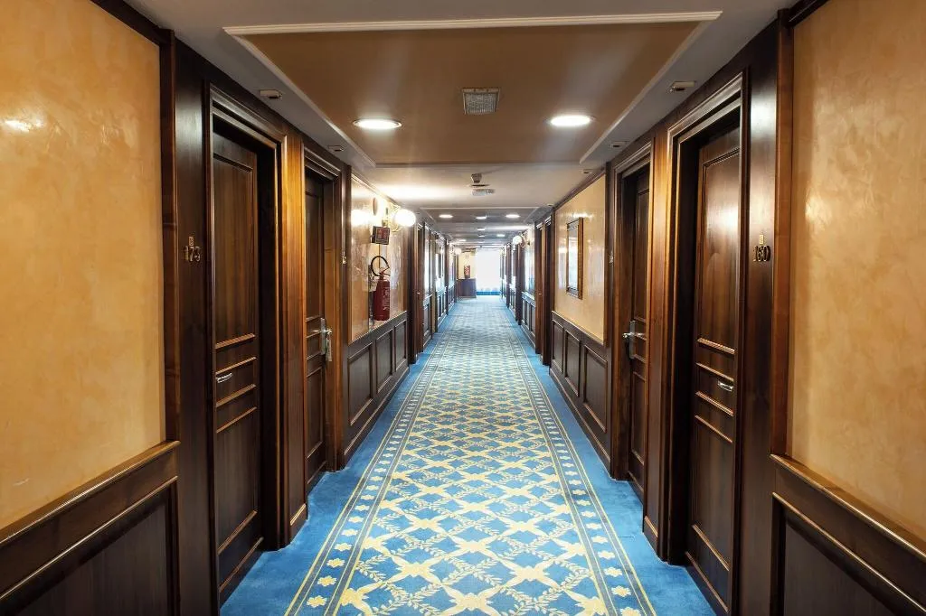 Lobby, Santa Barbara, Milan