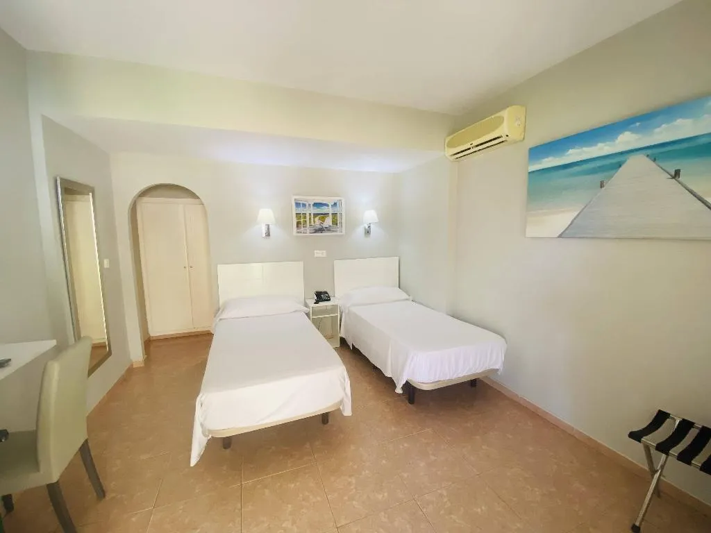 TWIN POOL VIEW Room, Hotel Los Jazmines, Costa Del Sol