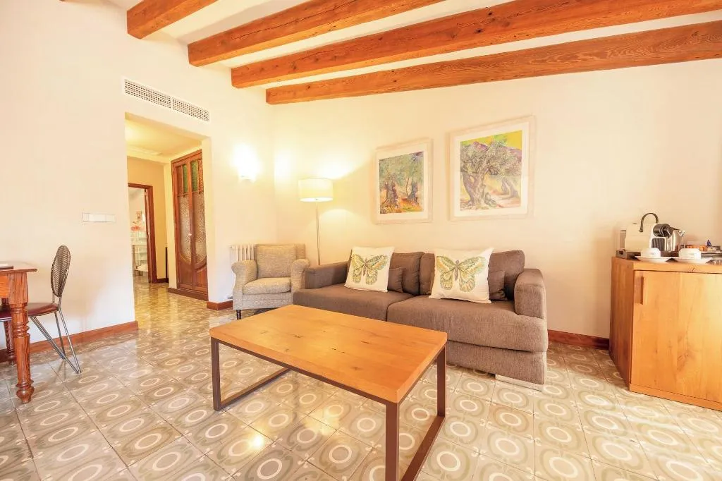 Room, D'Es Puig, Majorca