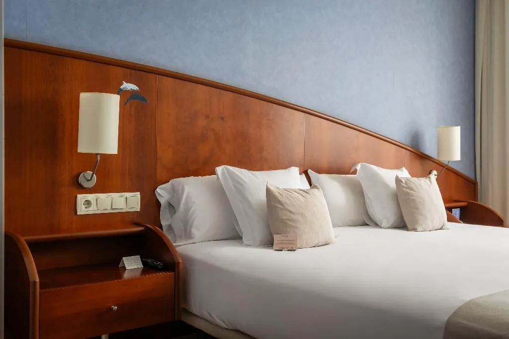 Double or Twin WITH BALCONY Room, Delfin, Costa Brava