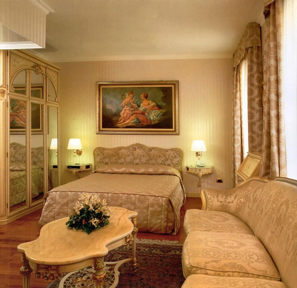 JUNIOR SUITE WITH DOUBLE BED Room, Andreola Central Hotel, Milan
