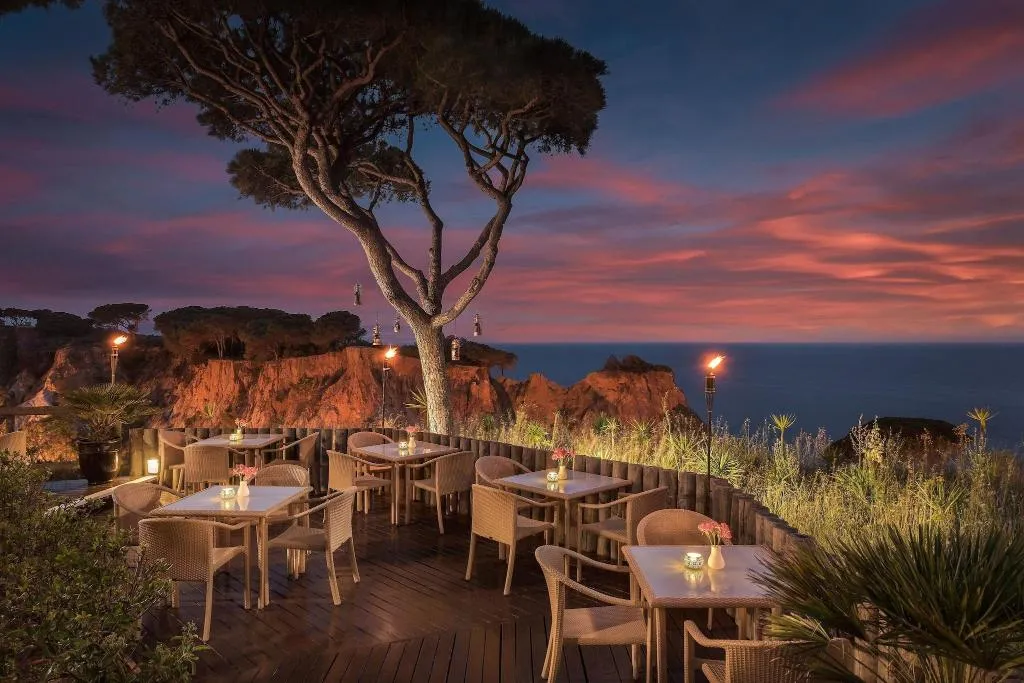Restaurant, Pine Cliffs Hotel, a Luxury Collection Resort, Algarve