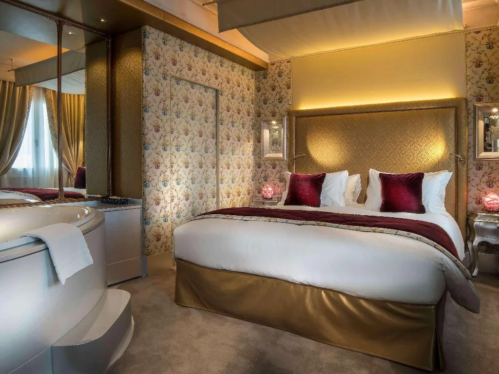 SUITE DELUXE CANAL VIEW Room, Papadopoli Hotel Venezia - MGallery Collection, Venice