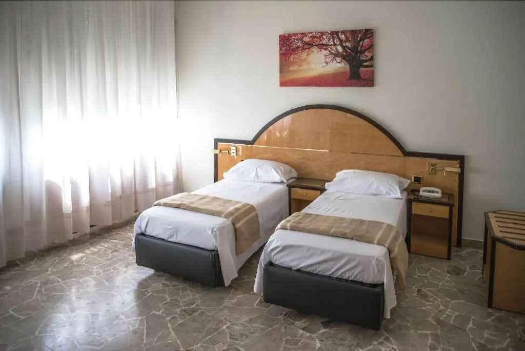 Room, H&L Hotel, Milan