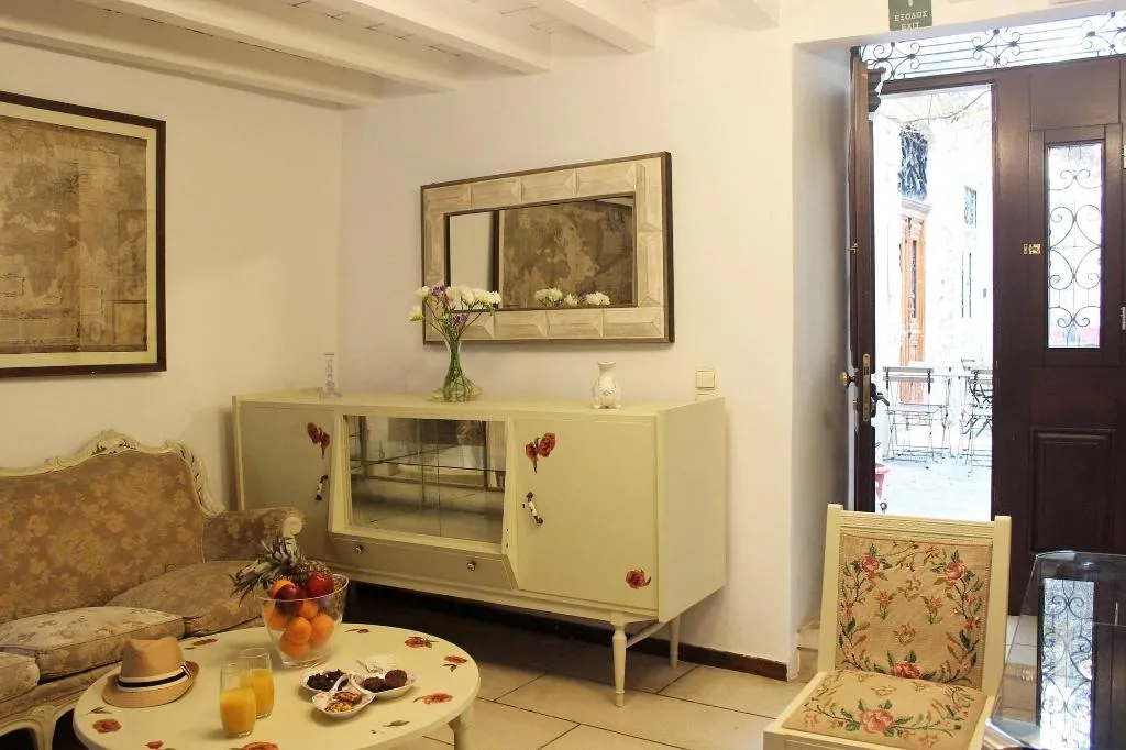 Lobby, Bozzali, Crete