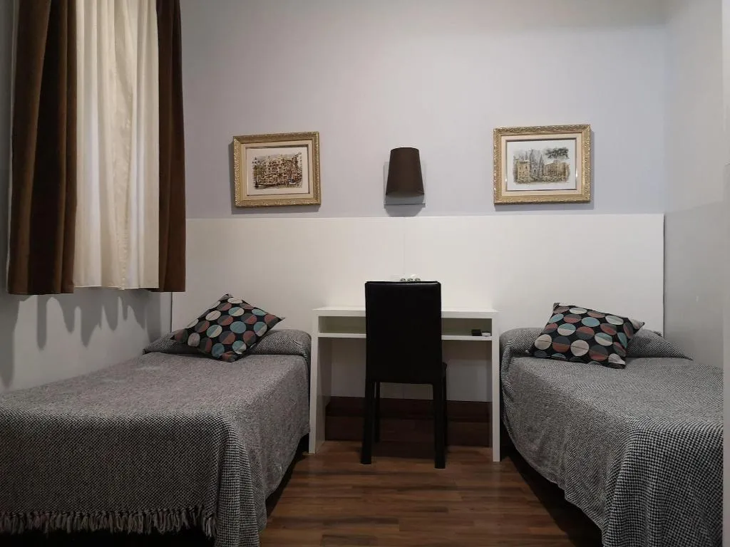 Room, Hostal Lesseps, Barcelona