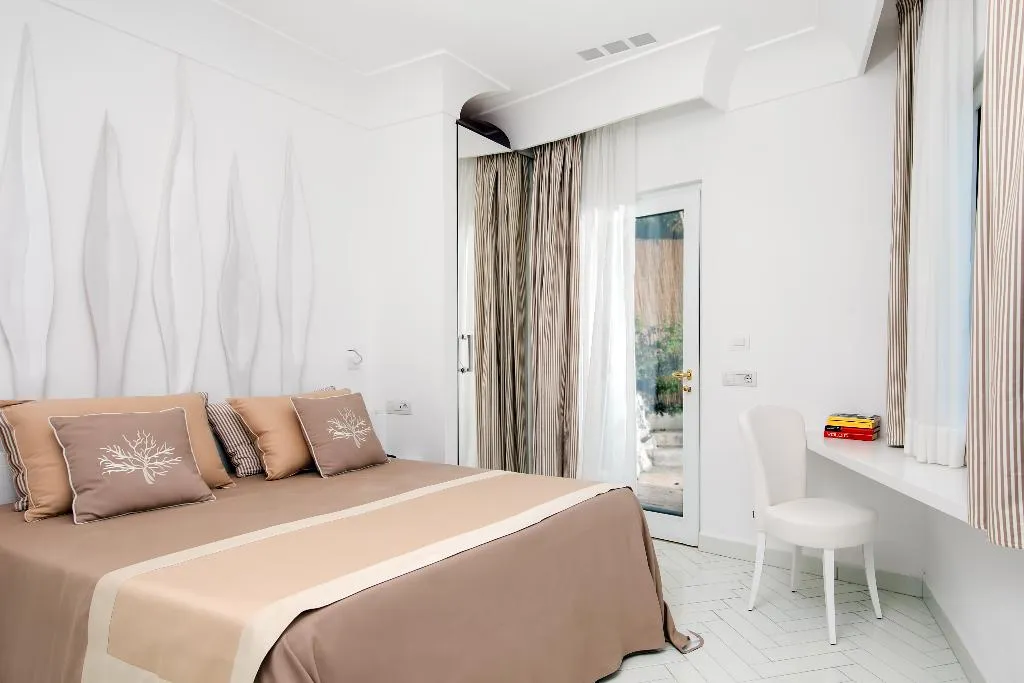 DOUBLE CLASSIC SEA VIEW Room, Le Agavi hotel, Naples