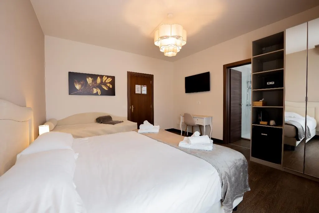 TRIPLE SUPERIOR Room, Hotel Gardenia Sirmione, Milan