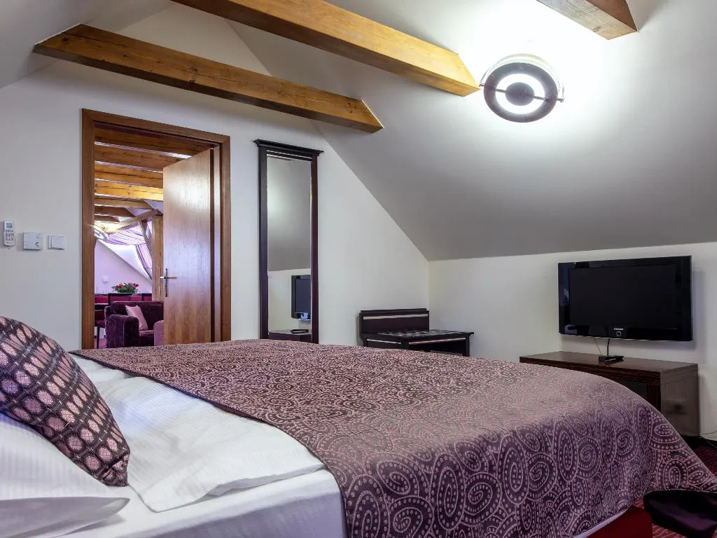 SUITE DELUXE Room, EA Hotel Embassy Prague, Prague