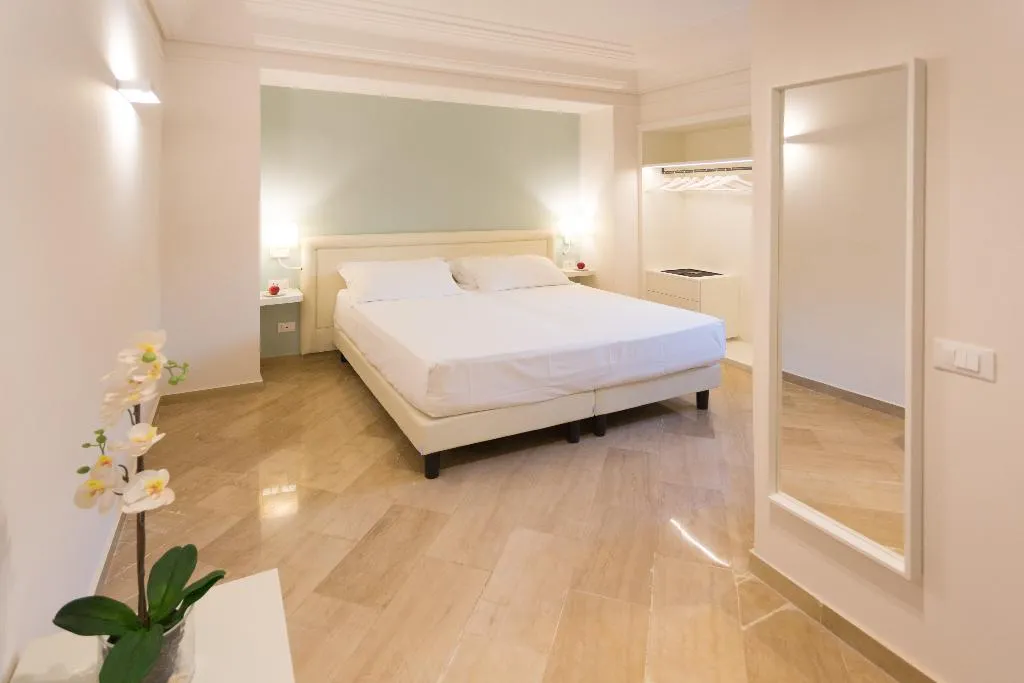 TRIPLE STANDARD Room, Hellenia Yachting, Catania