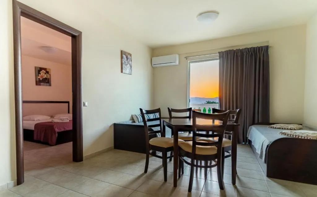 FAMILY ROOM POOL VIEW Room, Golden Rose, Crete