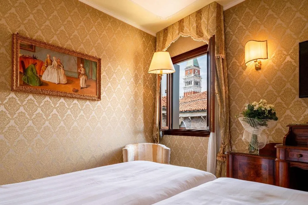 Room, Colombina, Venice