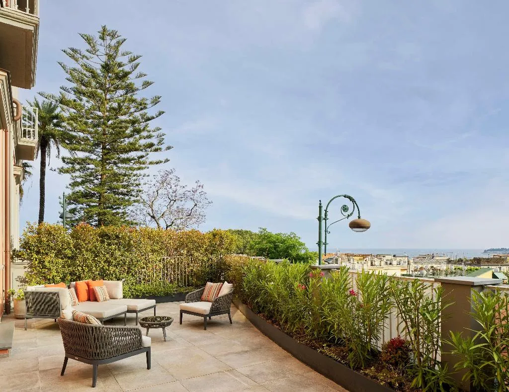 JUNIOR SUITE SEA VIEW WITH TERRACE Room, de Bonart Naples-Curio Collection by Hilton, Naples