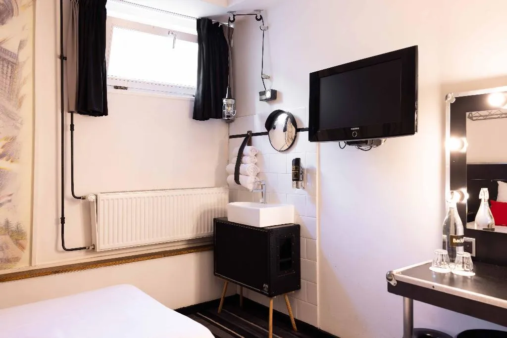 Double or Twin ECONOMY Room, Backstage Hotel, Amsterdam