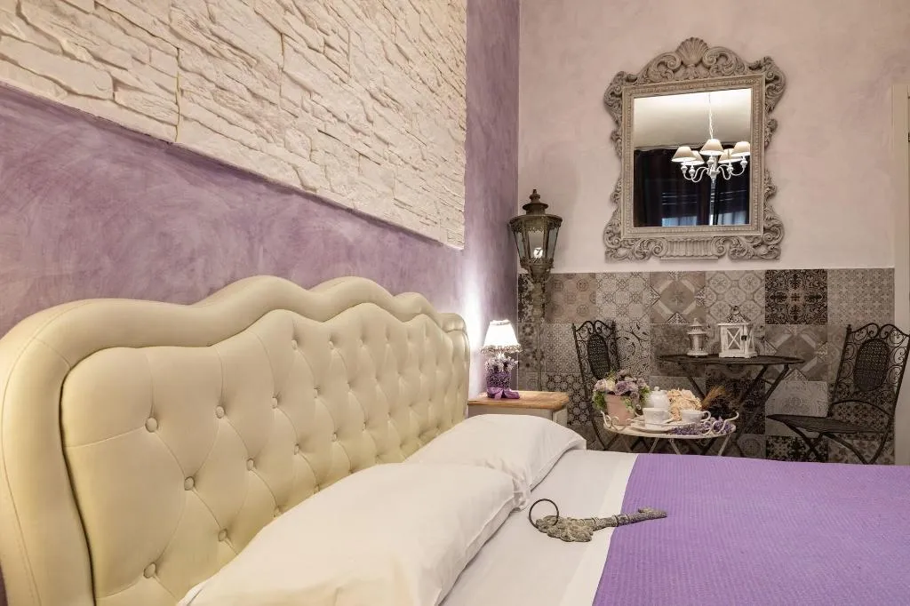 Room, Romantic Dreams, Naples