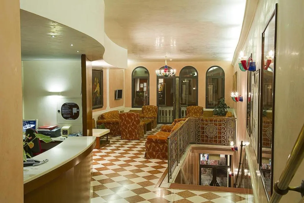 Lobby, Nazionale, Venice