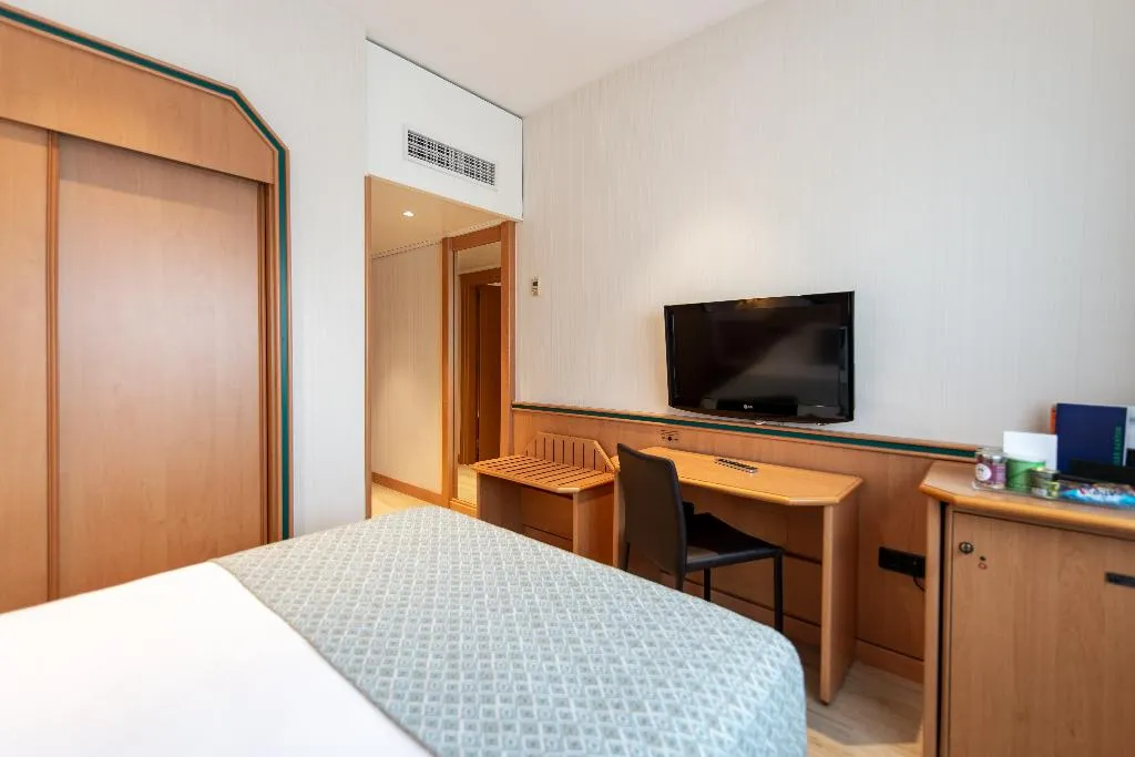 SINGLE STANDARD Room, Santos Praga, Madrid