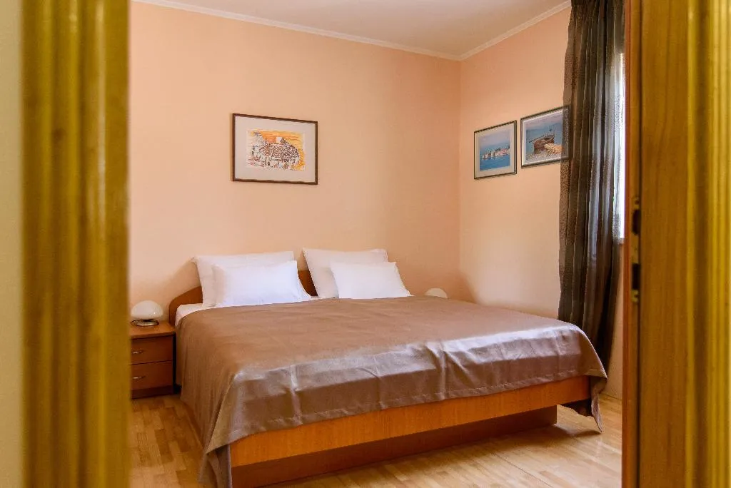 APARTMENT CAPACITY 4 TWO BEDROOMS Room, Vila Curic, Dubrovnik