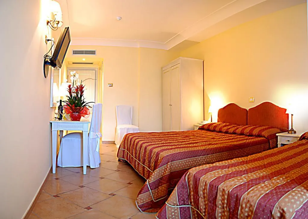 Room, La Vue D'Or, Naples