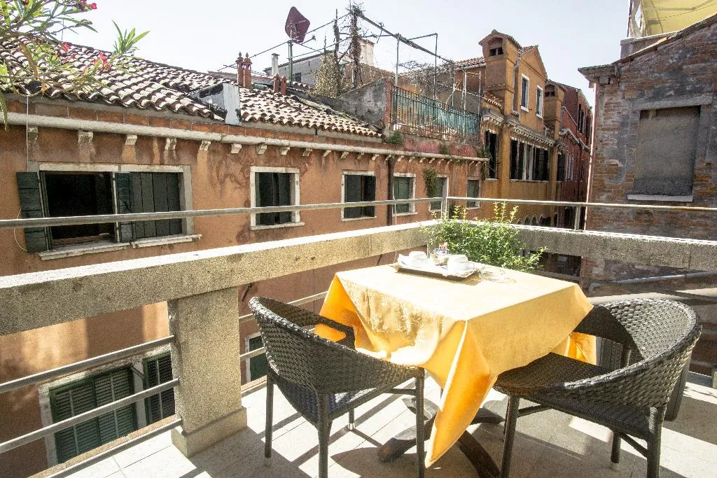 DOUBLE ONE BED Room, Antigo Trovatore, Venice