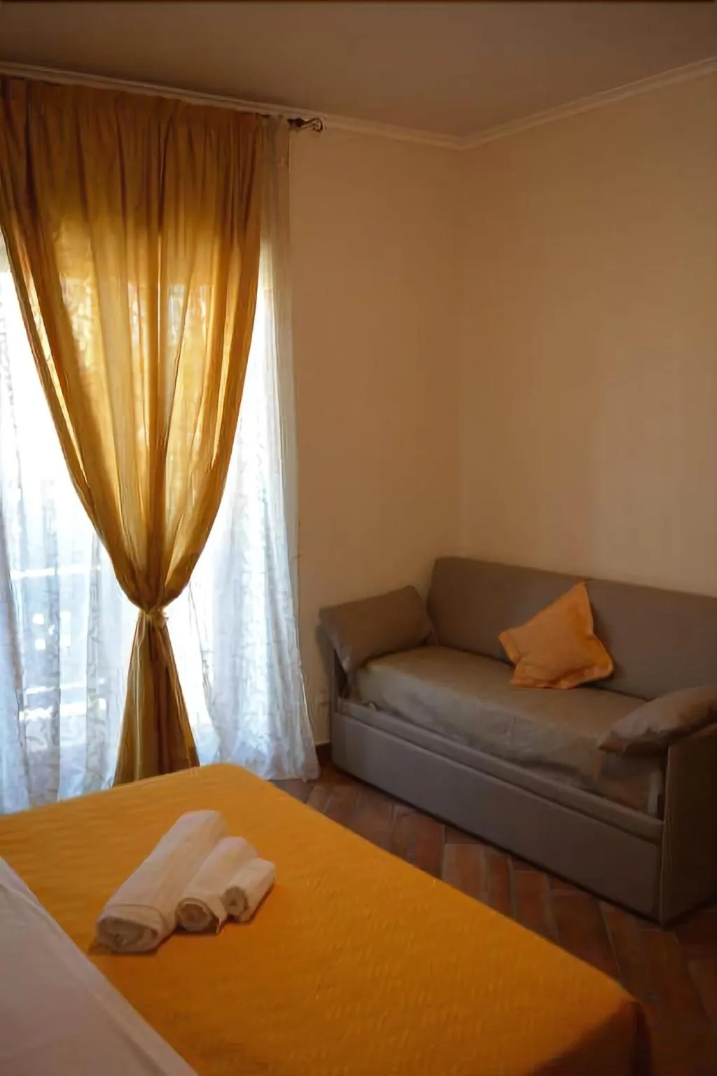 Room, Home To Fly, Naples