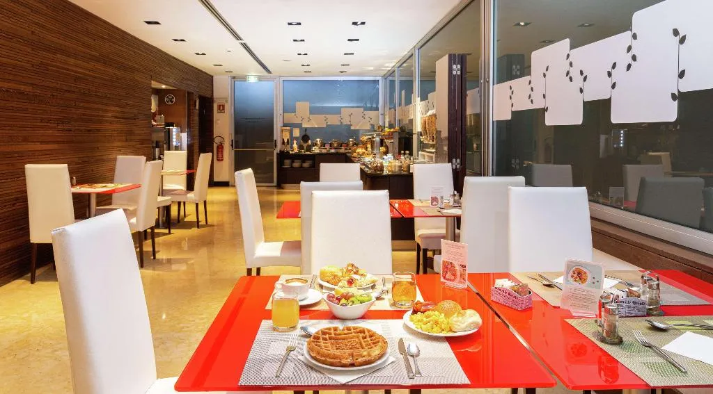 Restaurant, Hilton Garden Inn Rome Claridge, Rome