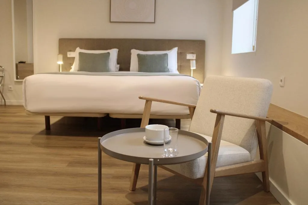 STUDIO KING SIZE BED Room, Rossio Garden Suites, Lisbon