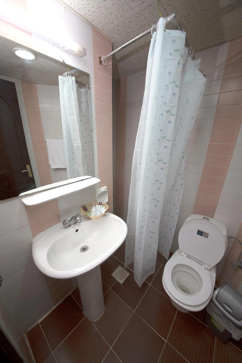 QUADRUPLE DELUXE Room, Downtown Hotel, Dubai